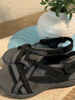 Cloudsteppers by Clarks Women's Gray and Black Strappy Sandals